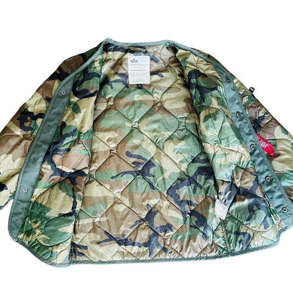 Alpha Industries Light Puffer Jacket Camo Size Extra Small - Picture 3 of 5